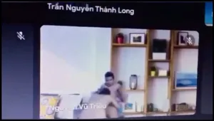 Học online quên không tắt camera lộ cảnh người tình đang bú mút